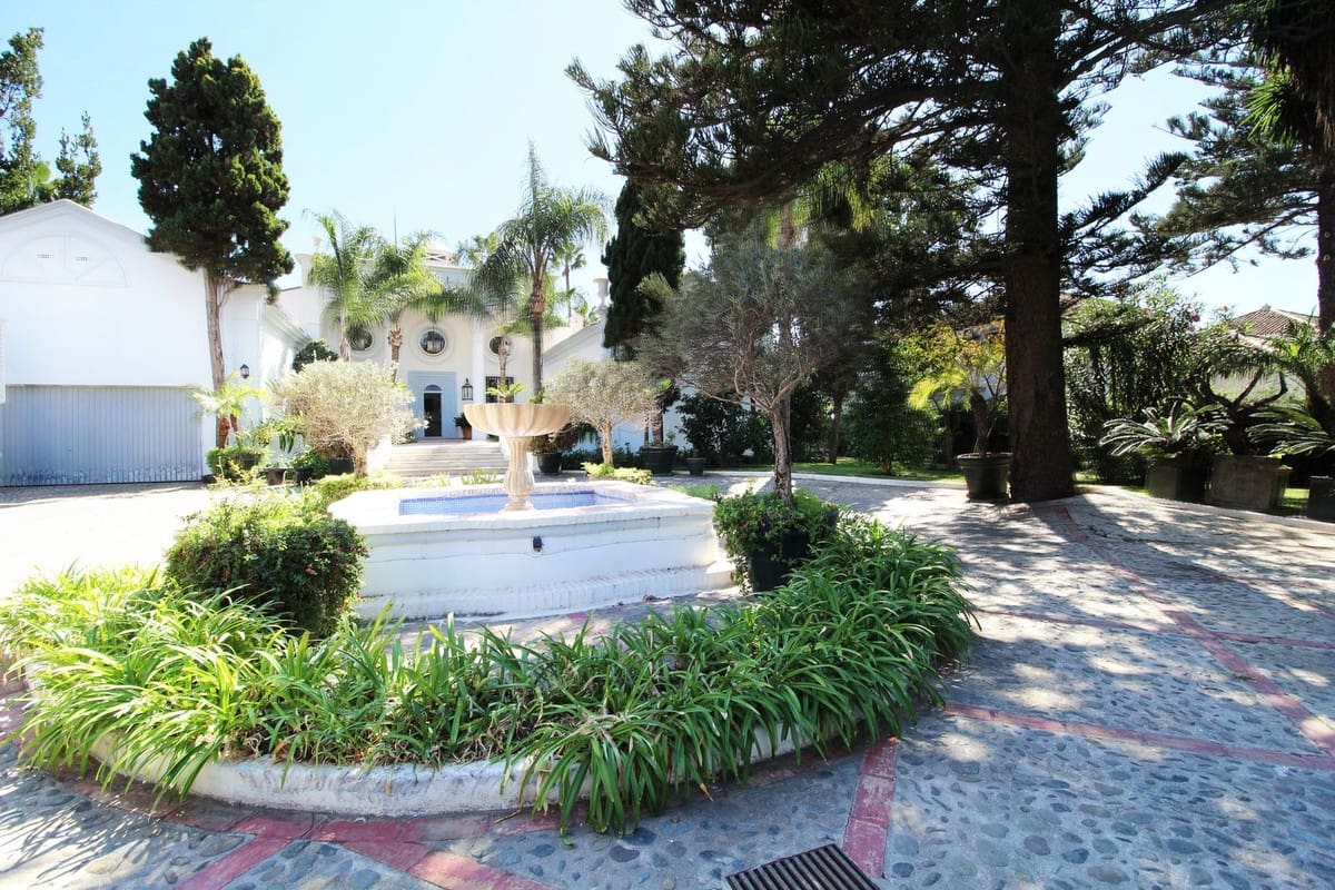 Chalet de 6 habitaciones en Guadalmina en venta con piscina garaje - 13.850.000 € (Ref: 9314644)