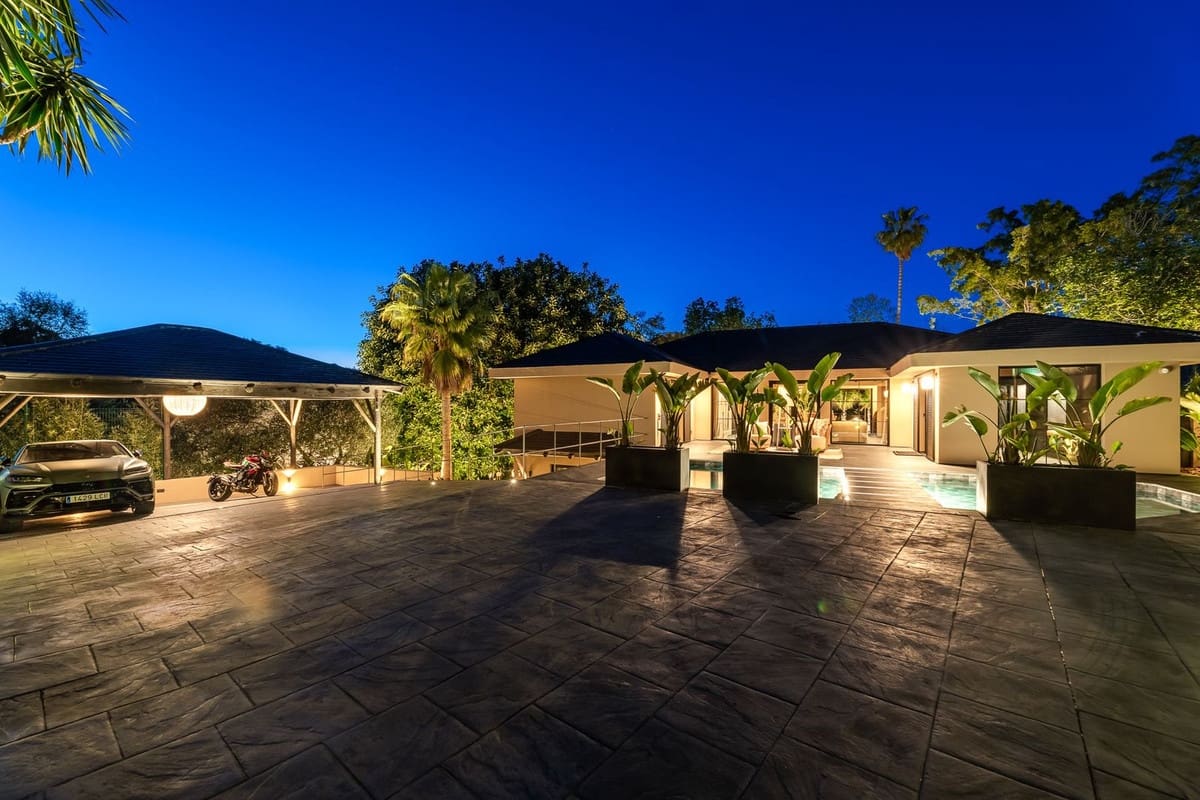 4 soveværelse Villa til salg i Guadalmina med swimmingpool garage - € 3.695.000 (Ref: 9337045)