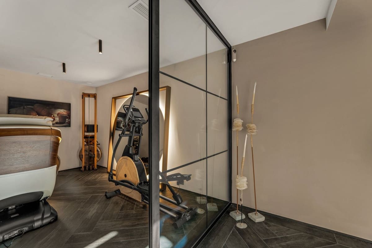 4 soveværelse Villa til salg i Guadalmina med swimmingpool garage - € 3.695.000 (Ref: 9337045)