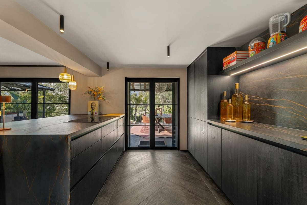 4 bedroom Villa for sale in Guadalmina with pool garage - € 3,695,000 (Ref: 9337045)