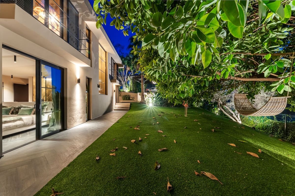 4 bedroom Villa for sale in Guadalmina with pool garage - € 3,695,000 (Ref: 9337045)