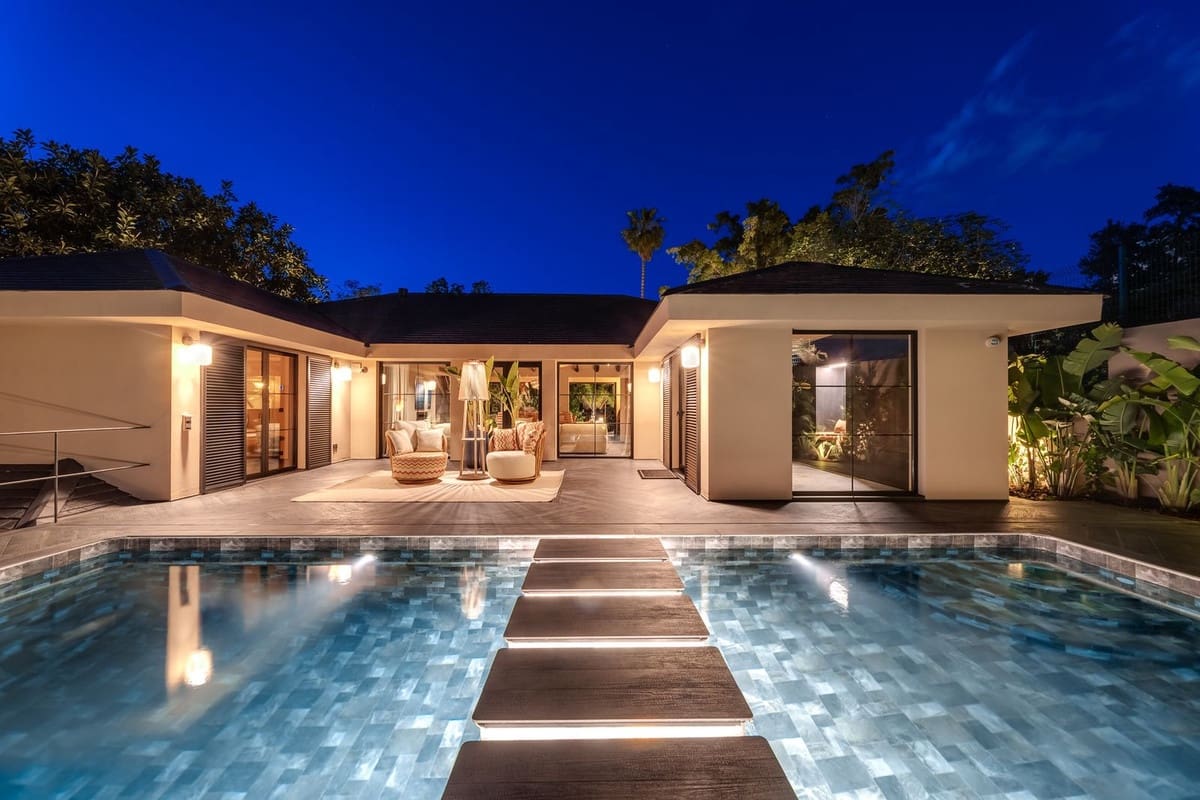 4 soverom Villa til salgs i Guadalmina med svømmebasseng garasje - € 3 695 000 (Ref: 9337045)