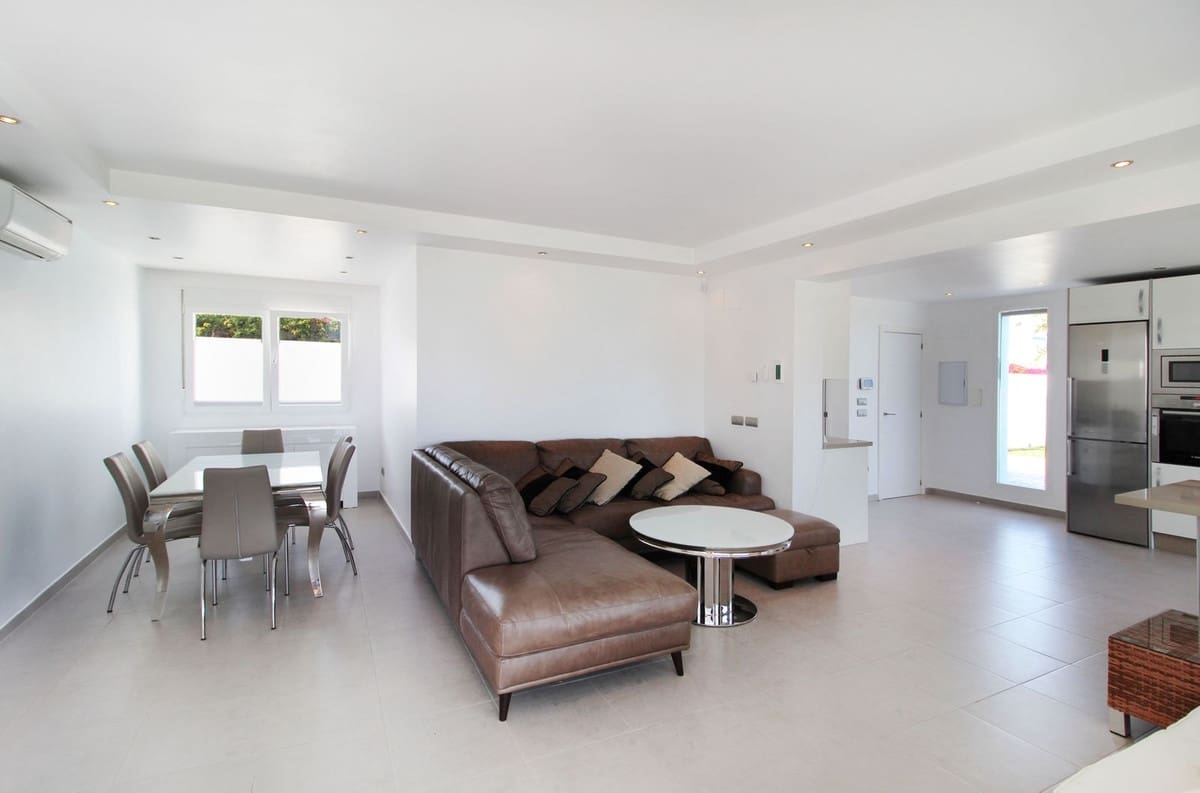 3 quarto Moradia para venda em Estepona com piscina garagem - 1 645 000 € (Ref: 9438820)