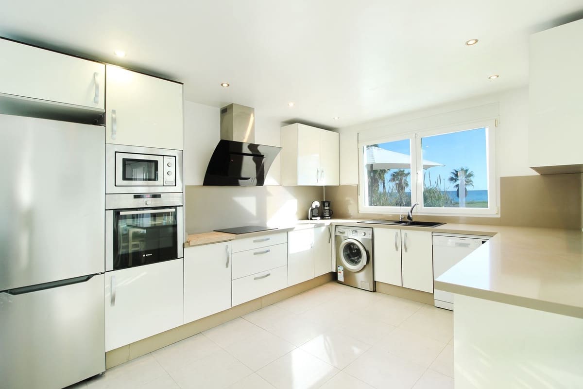 3 quarto Moradia para venda em Estepona com piscina garagem - 1 645 000 € (Ref: 9438820)