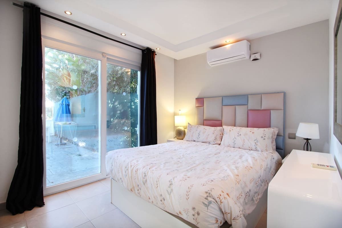 3 quarto Moradia para venda em Estepona com piscina garagem - 1 645 000 € (Ref: 9438820)