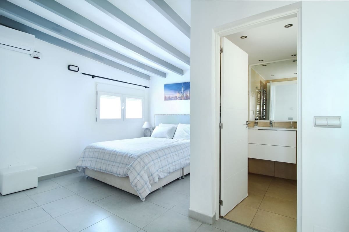 3 quarto Moradia para venda em Estepona com piscina garagem - 1 645 000 € (Ref: 9438820)