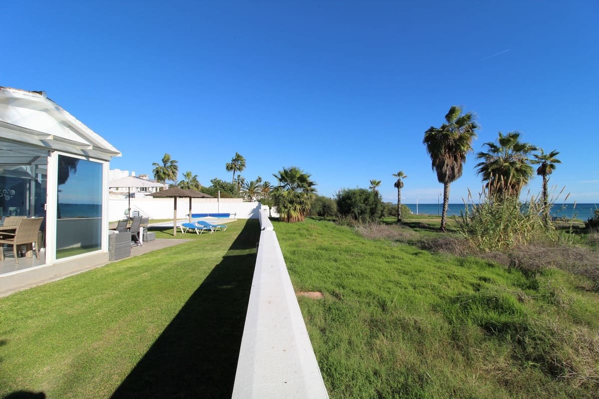 3 quarto Moradia para venda em Estepona com piscina garagem - 1 645 000 € (Ref: 9438820)