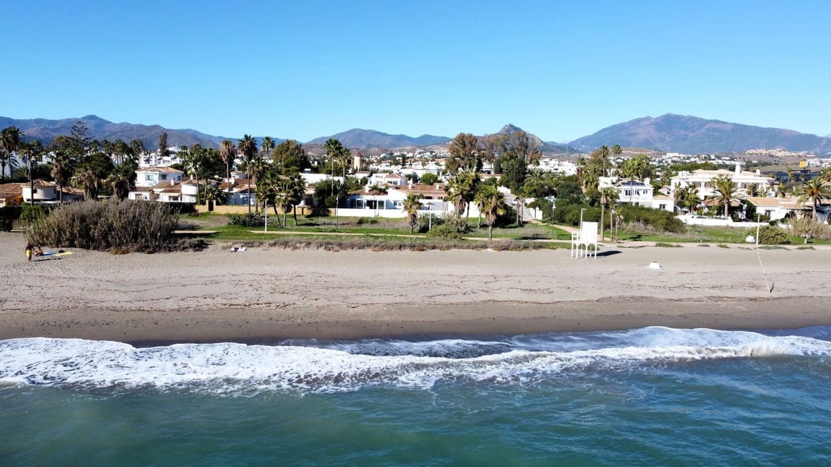 3 quarto Moradia para venda em Estepona com piscina garagem - 1 645 000 € (Ref: 9438820)