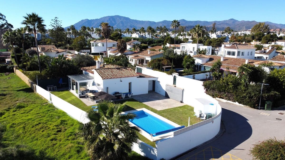 3 quarto Moradia para venda em Estepona com piscina garagem - 1 645 000 € (Ref: 9438820)