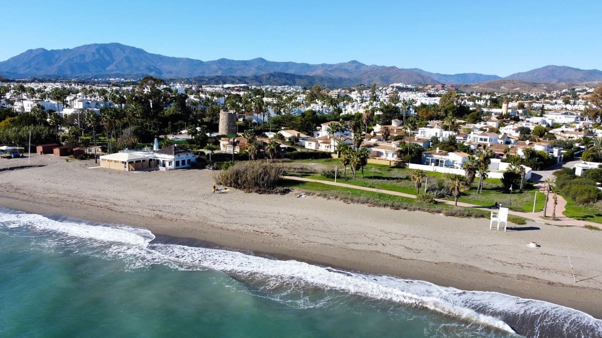 3 quarto Moradia para venda em Estepona com piscina garagem - 1 645 000 € (Ref: 9438820)