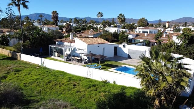 3 soveværelse Villa til salg i Estepona med swimmingpool garage - € 1.550.000 (Ref: 9438820)