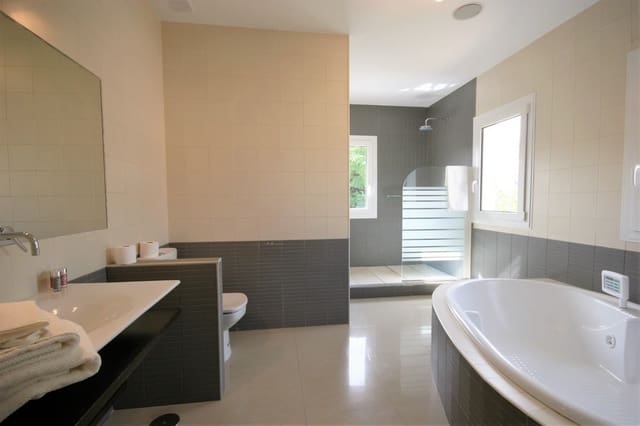 4 sypialnia Willa na kwatery wakacyjne w Guadalmina Alta, Marbella z basenem garażem - 2 000 € (Ref: 9473310)