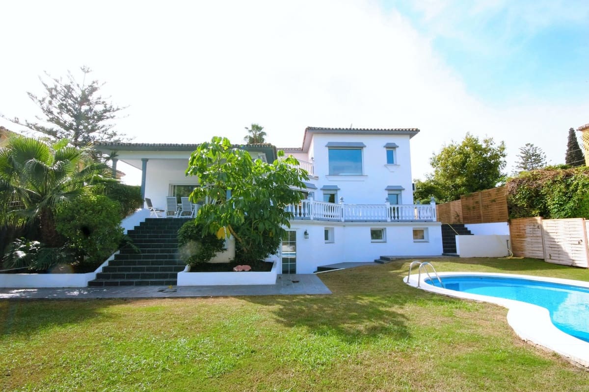 4 sypialnia Willa na kwatery wakacyjne w Guadalmina z basenem garażem - 2 000 € (Ref: 9473310)