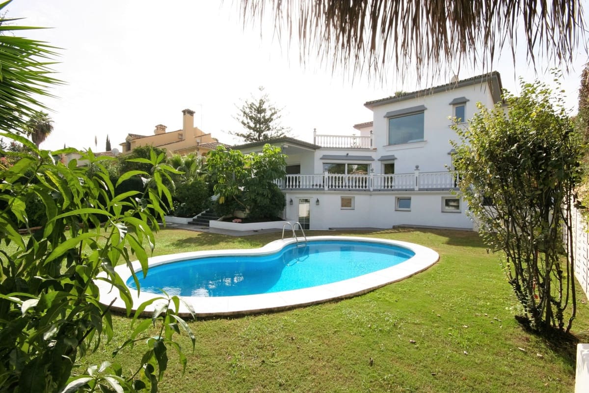 4 sypialnia Willa na kwatery wakacyjne w Guadalmina z basenem garażem - 2 000 € (Ref: 9473310)