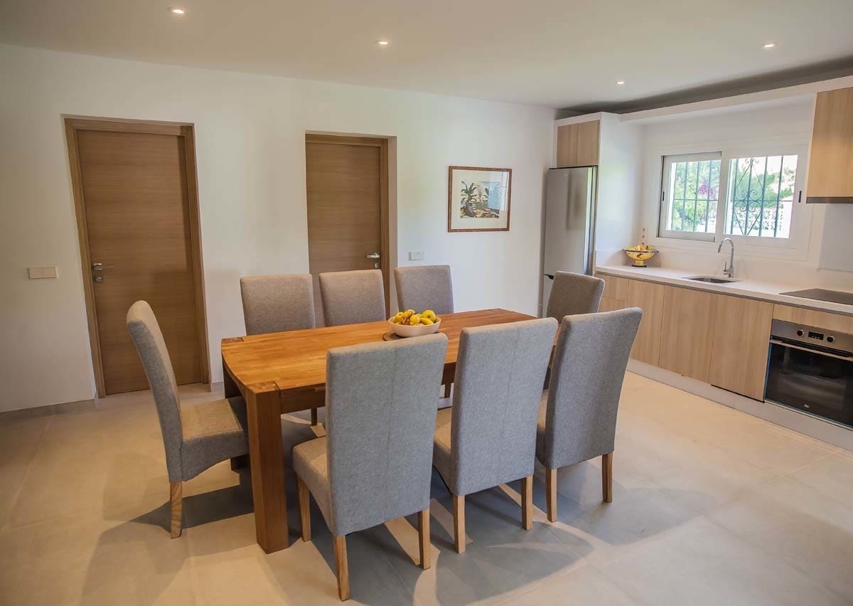 4 bedroom Villa for holiday rental in San Pedro de Alcantara with pool garage - € 3,500 (Ref: 9473417)