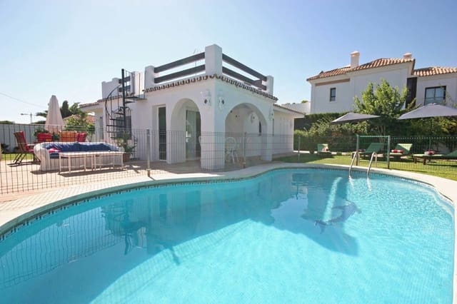 4 slaapkamer Villa voor vakantieverhuur in San Pedro de Alcantara, Marbella met zwembad garage - € 3.500 (Ref: 9473417)