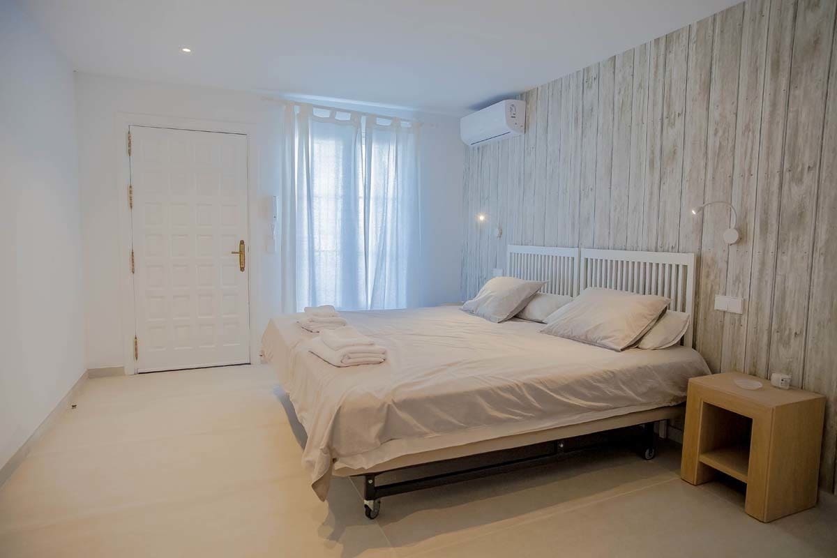   4 soveværelse   ferieVilla i San Pedro de Alcantara   med   swimmingpool  garage  - € 3.500 (Ref: 9473417)