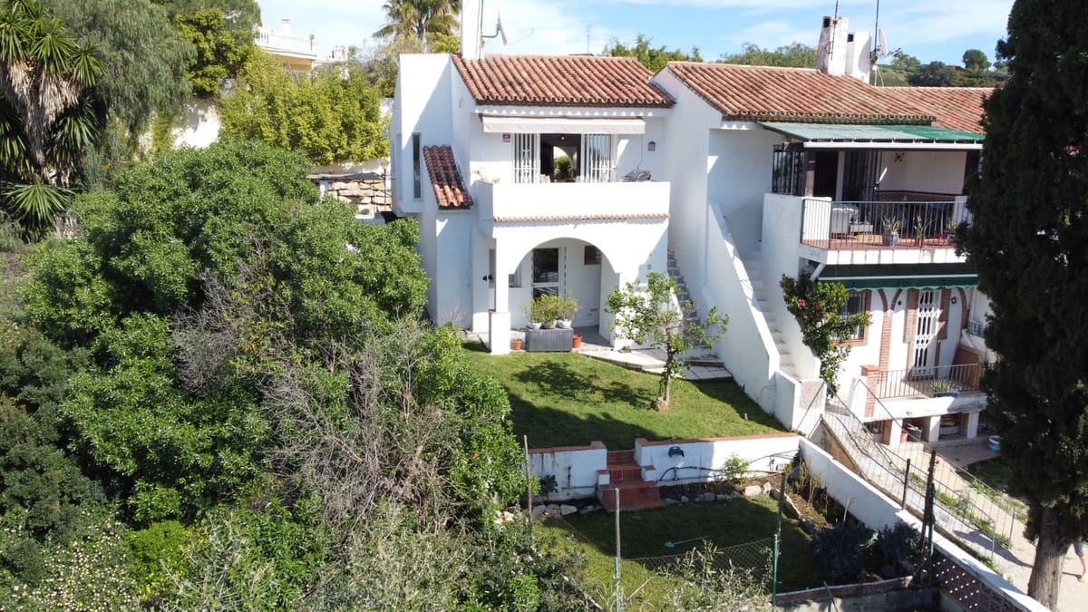 3 bedroom Townhouse for sale in New Golden Mile with pool garage - € 399,000 (Ref: 9487150)