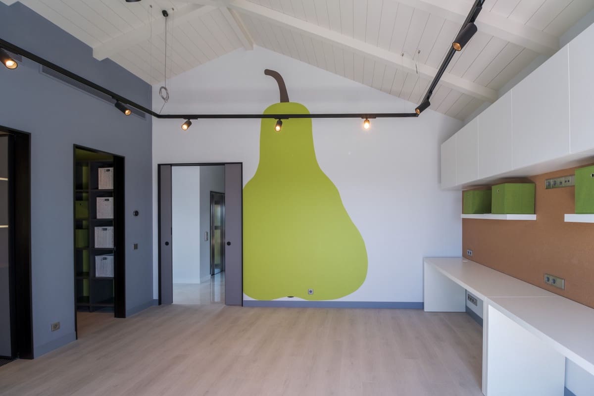 12 bedroom Villa for sale in Benahavis with pool garage - € 12,700,000 (Ref: 9503082)