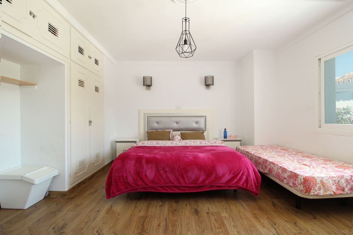 Chalet de 5 habitaciones en Guadalmina en venta con piscina garaje - 1.695.000 € (Ref: 9531981)