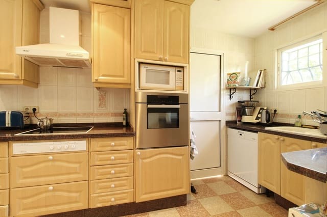 Chalet de 5 habitaciones en Guadalmina Alta, Marbella en venta con piscina garaje - 1.695.000 € (Ref: 9531981)