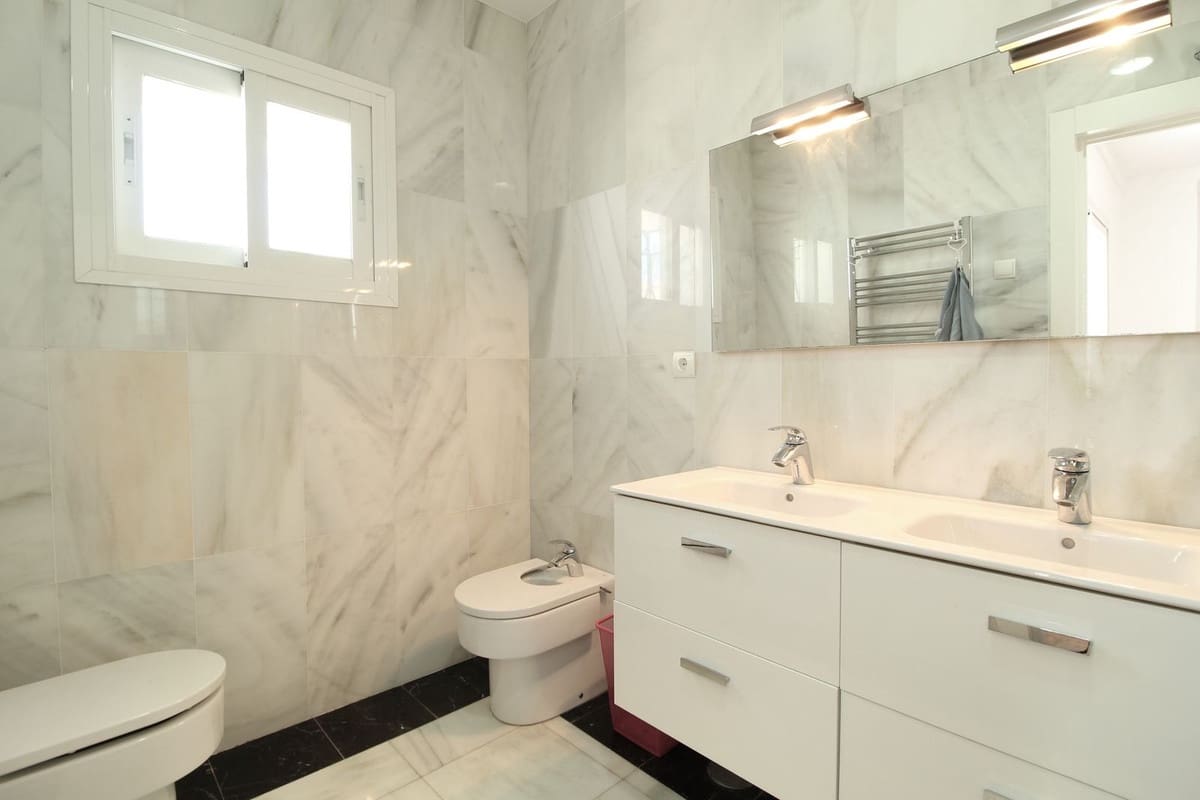 5 bedroom Villa for sale in Guadalmina with pool garage - € 1,695,000 (Ref: 9531981)
