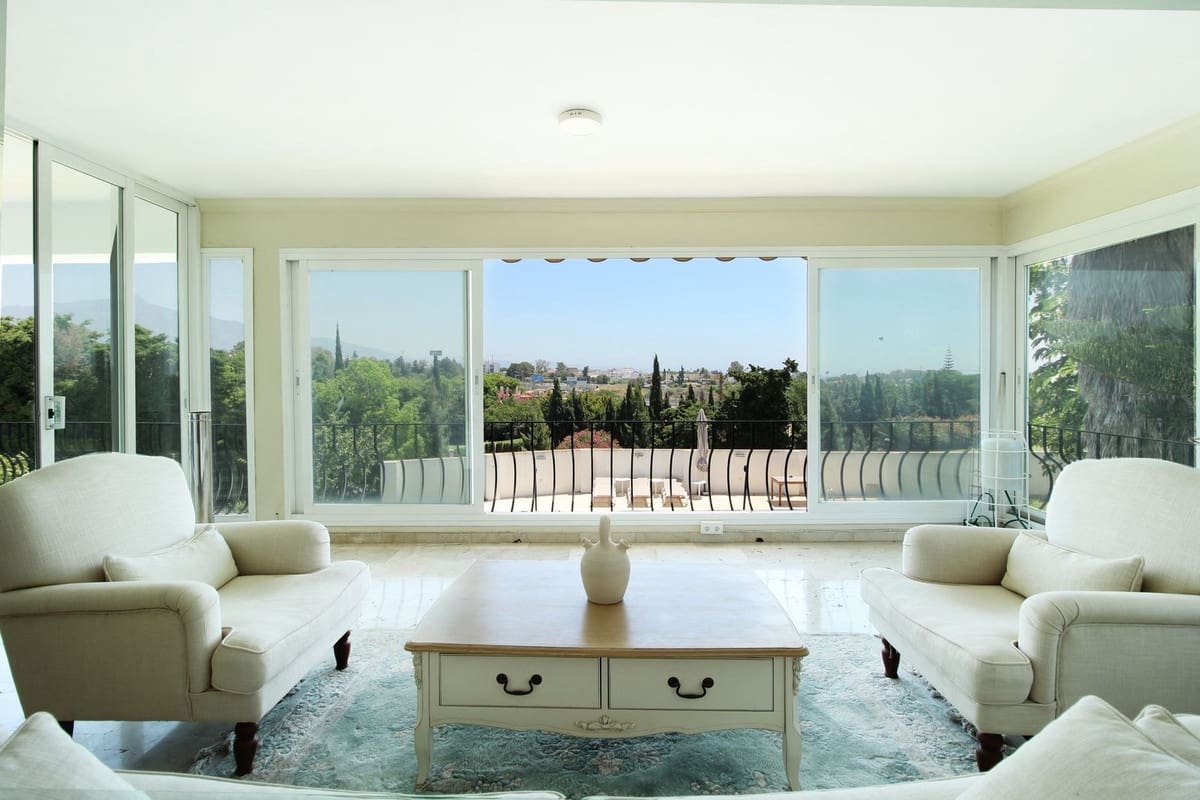 5 bedroom Villa for sale in Guadalmina with pool garage - € 1,695,000 (Ref: 9531981)
