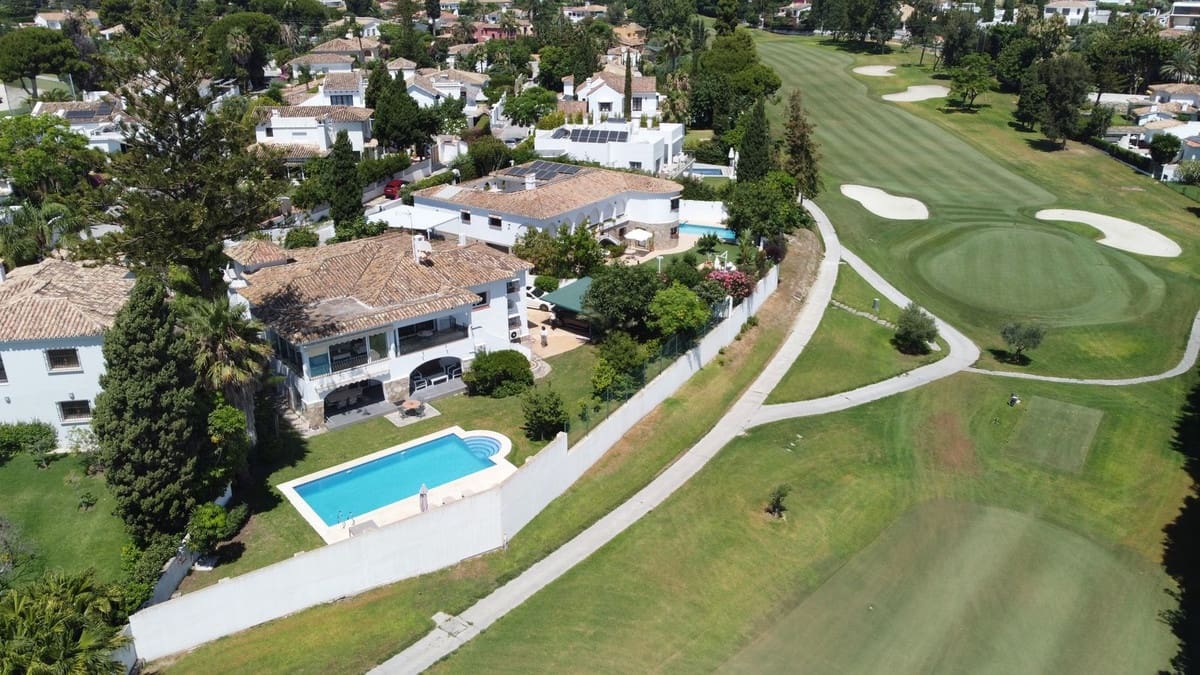 5 bedroom Villa for sale in Guadalmina with pool garage - € 1,695,000 (Ref: 9531981)