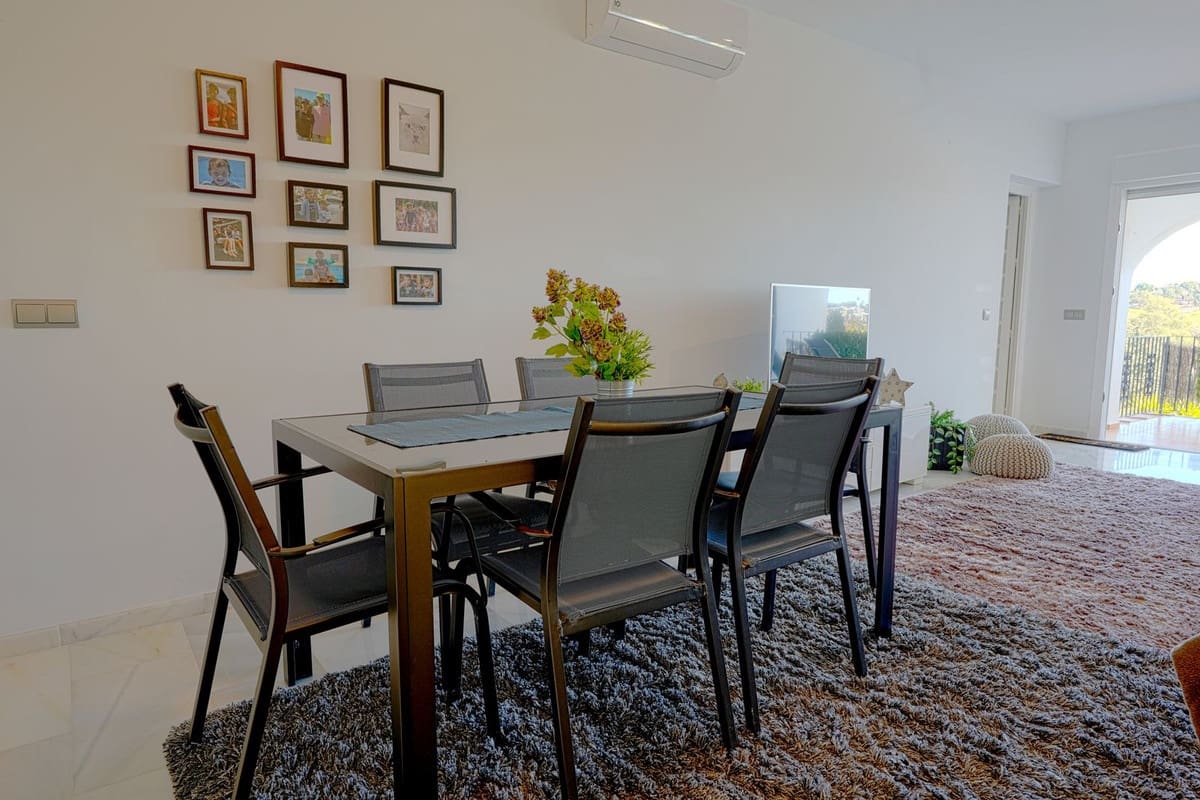 2 soveværelse Lejlighed til salg i El Paraiso med swimmingpool - € 439.000 (Ref: 9548964)