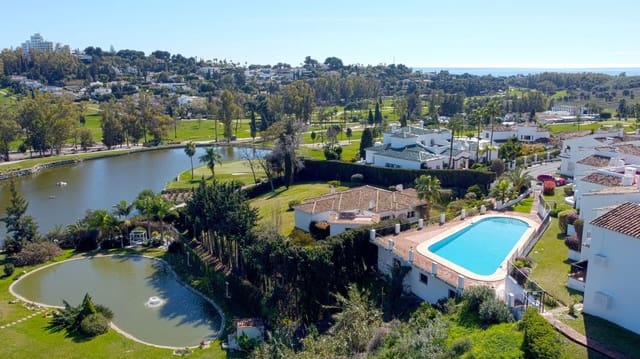 2 Zimmer Apartment zu verkaufen in El Paraiso, Estepona mit Pool - 420.000 € (Ref: 9548964)