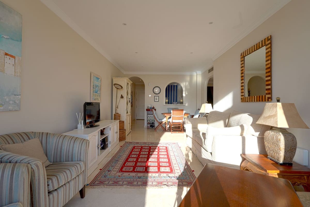 Apartamento de 2 habitaciones en La Quinta en venta con piscina garaje - 395.000 € (Ref: 9643325)