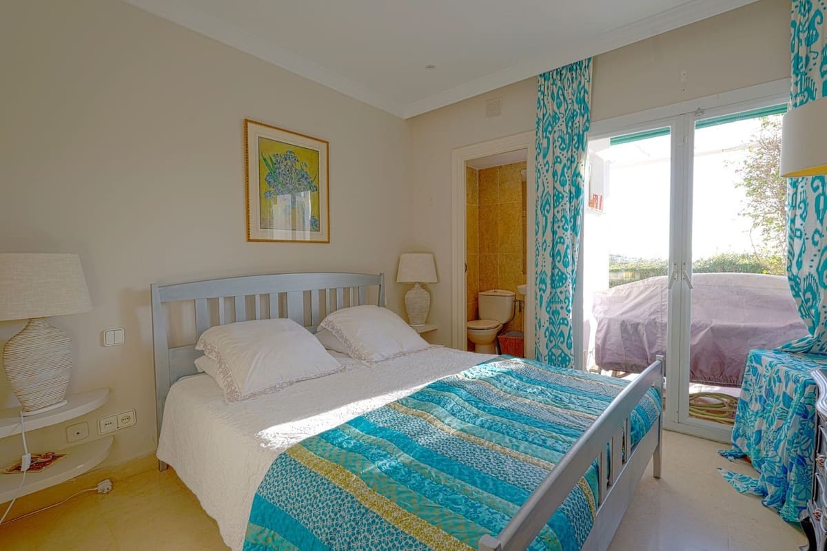 Apartamento de 2 habitaciones en La Quinta en venta con piscina garaje - 395.000 € (Ref: 9643325)