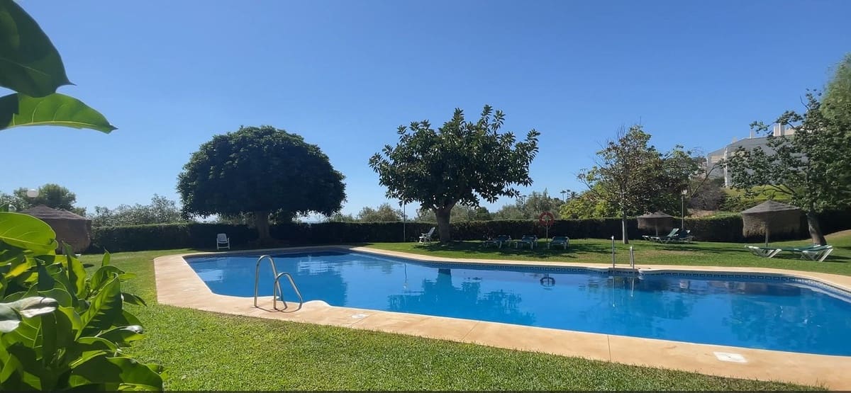 Apartamento de 2 habitaciones en La Quinta en venta con piscina garaje - 395.000 € (Ref: 9643325)