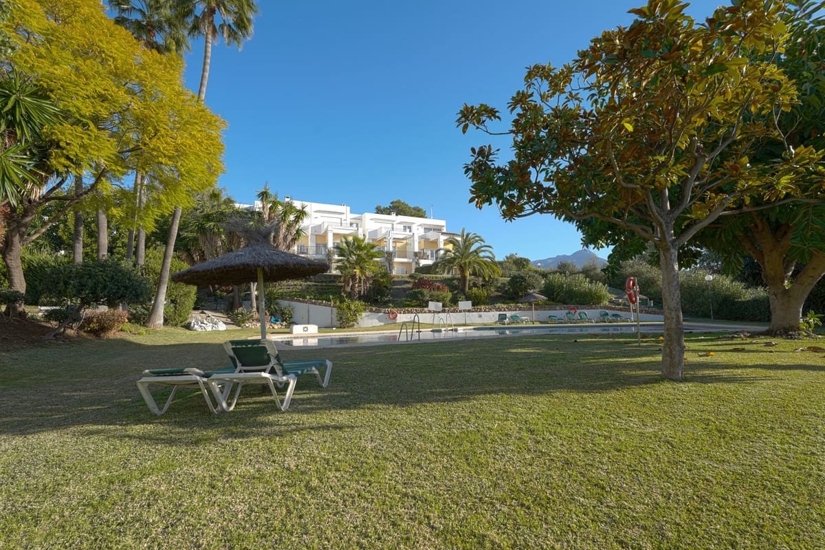 Apartamento de 2 habitaciones en La Quinta en venta con piscina garaje - 395.000 € (Ref: 9643325)