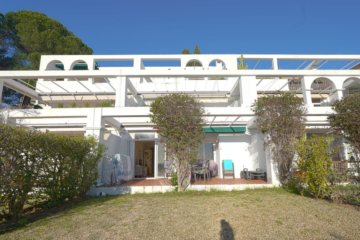 Apartamento de 2 habitaciones en La Quinta en venta con piscina garaje - 395.000 € (Ref: 9643325)