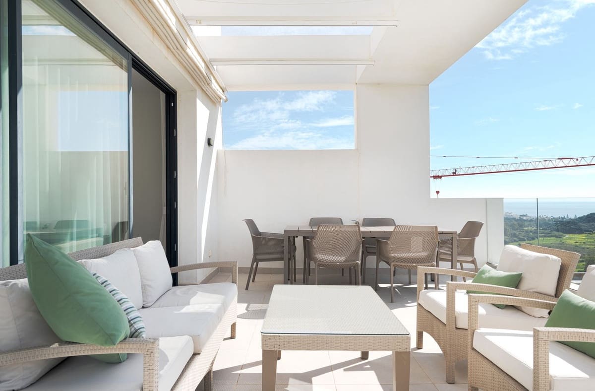 3 soveværelse Penthouse til salg i Estepona med swimmingpool garage - € 649.000 (Ref: 9675974)