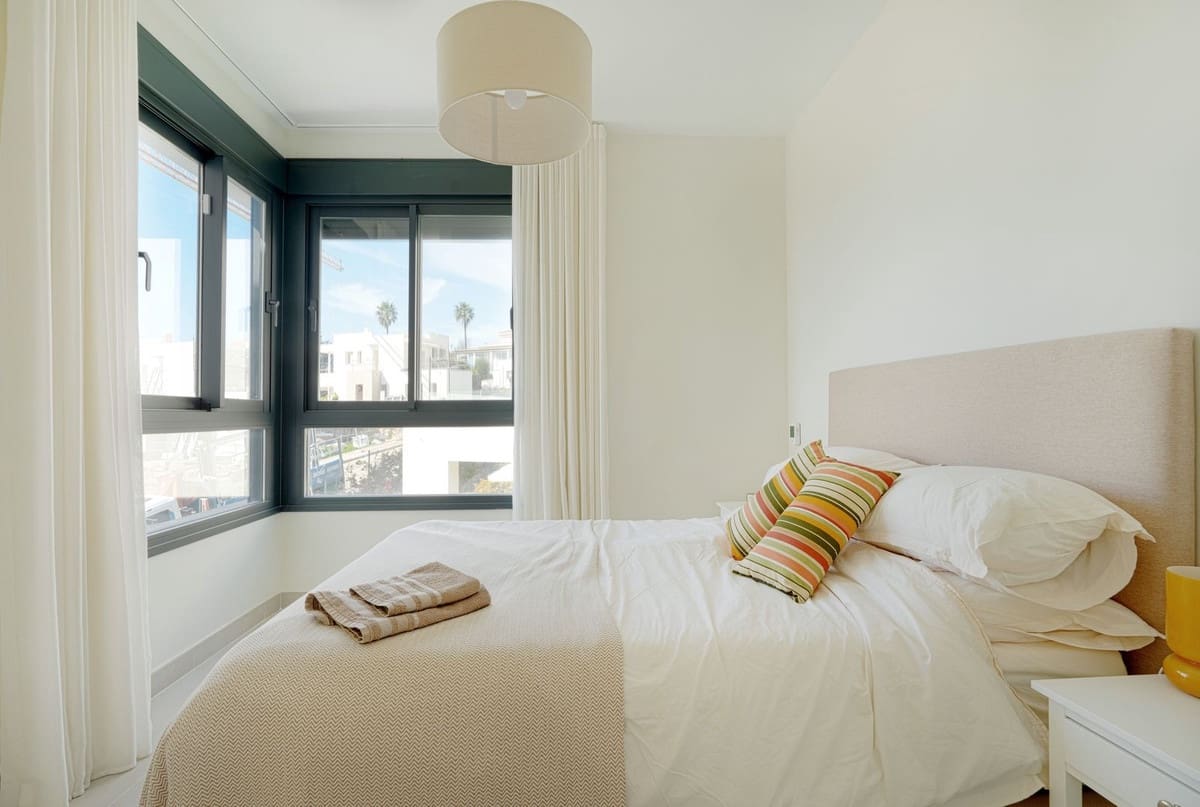 3 soveværelse Penthouse til salg i Estepona med swimmingpool garage - € 649.000 (Ref: 9675974)