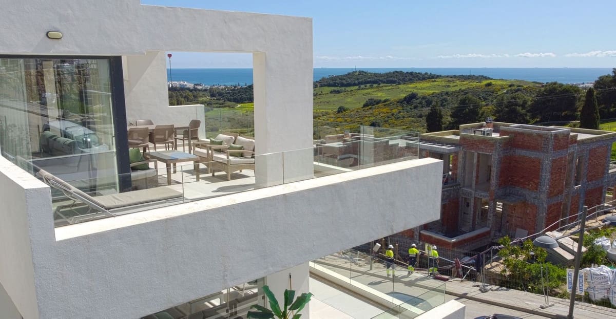 3 soveværelse Penthouse til salg i Estepona med swimmingpool garage - € 649.000 (Ref: 9675974)