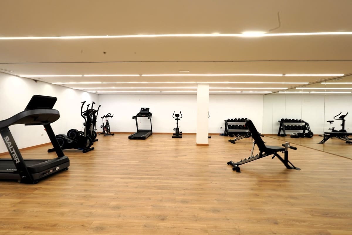 3 bedroom Penthouse for sale in Estepona with pool garage - € 649,000 (Ref: 9675974)