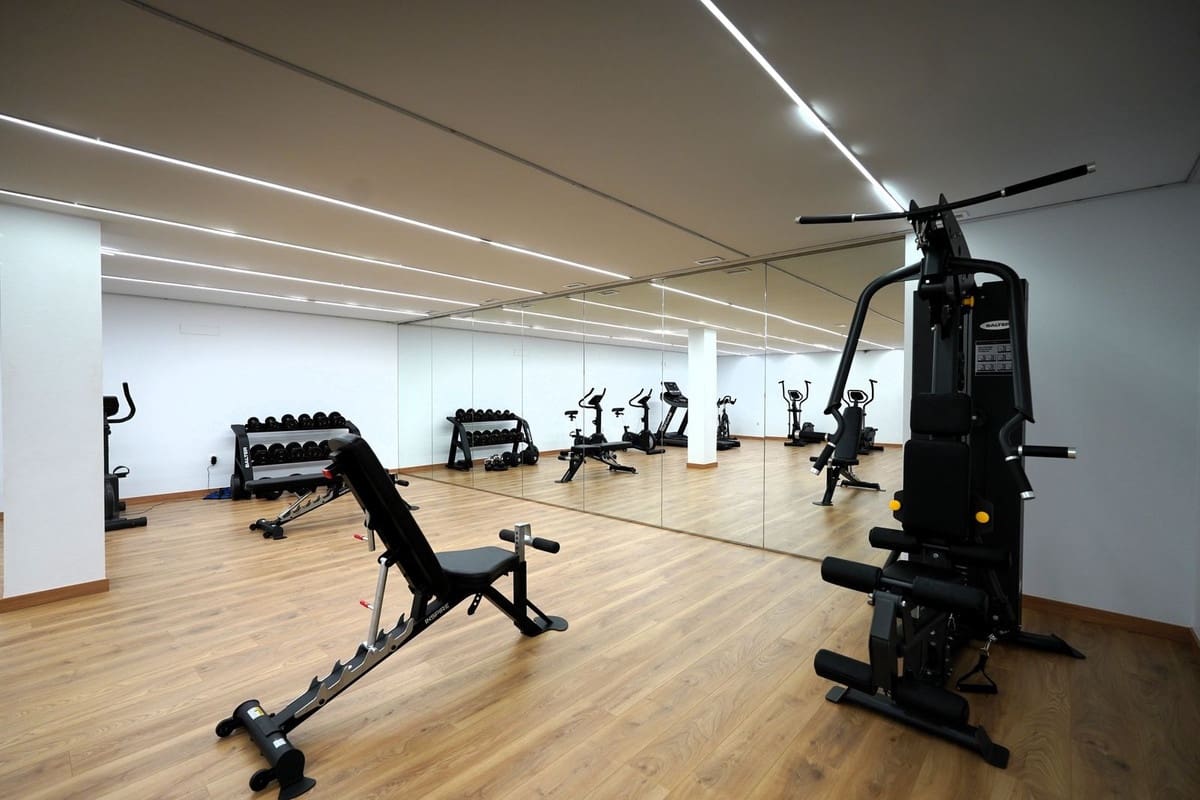 3 bedroom Penthouse for sale in Estepona with pool garage - € 649,000 (Ref: 9675974)