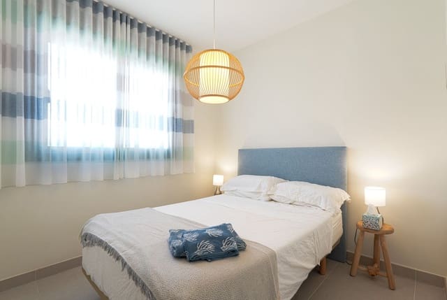 3 chambre Penthouse à vendre à Estepona avec piscine garage - 597 000 € (Ref: 9675974)