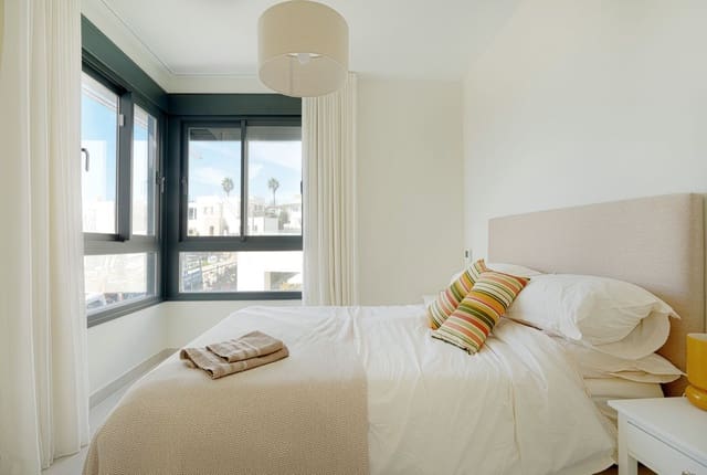 3 chambre Penthouse à vendre à Estepona avec piscine garage - 597 000 € (Ref: 9675974)