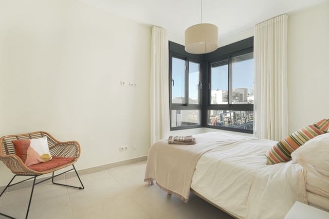 3 quarto Penthouse para venda em Estepona com piscina garagem - 595 000 € (Ref: 9675974)