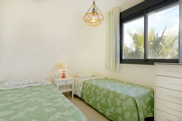 3 quarto Penthouse para venda em Estepona com piscina garagem - 595 000 € (Ref: 9675974)