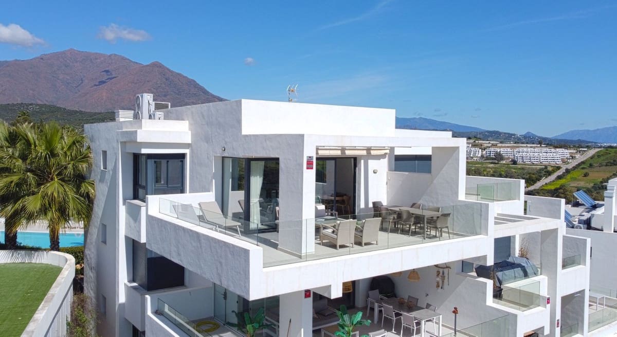 3 sovrum Takvåning till salu i Estepona med pool garage - 595 000 € (Ref: 9675974)