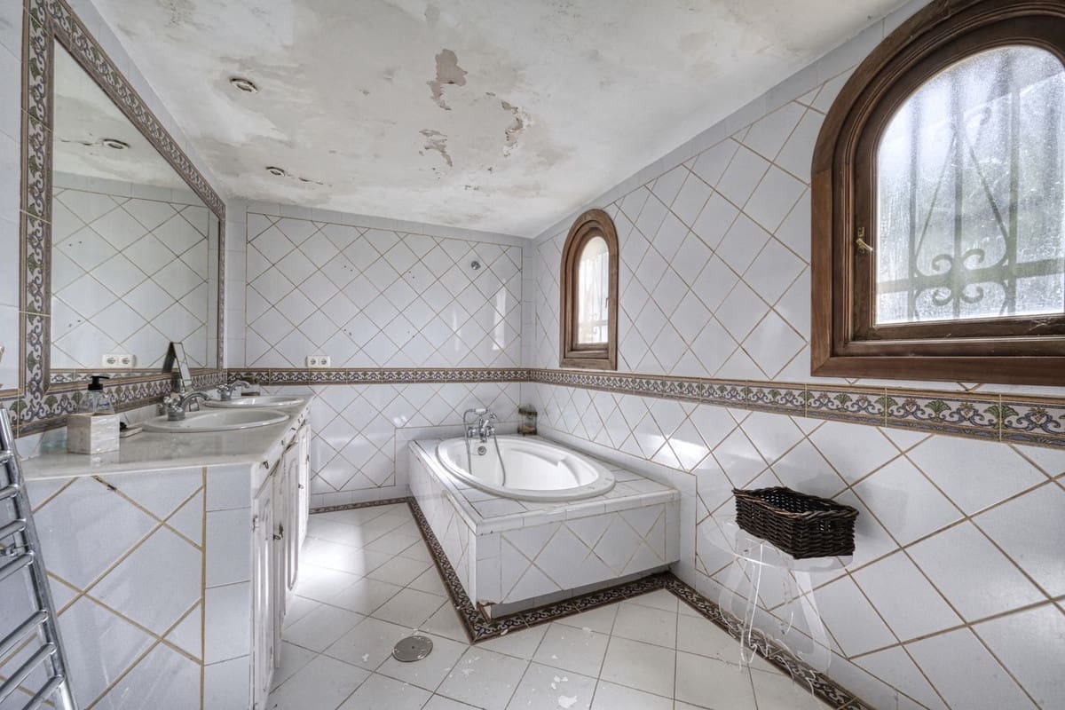 4 sypialnia Willa na sprzedaż w Benahavis z basenem garażem - 2 500 000 € (Ref: 9679135)