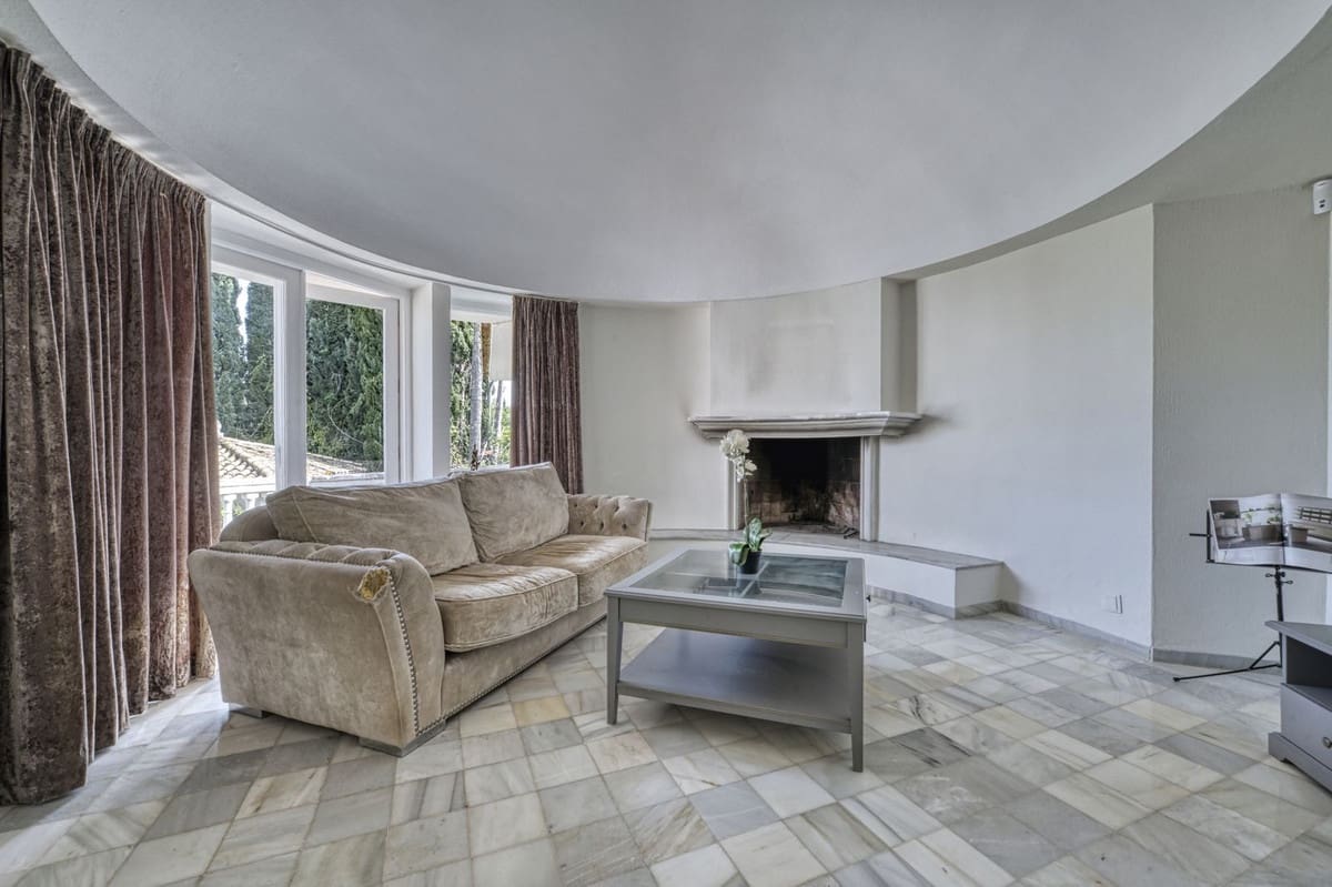 4 bedroom Villa for sale in Benahavis with pool garage - € 2,600,000 (Ref: 9679135)