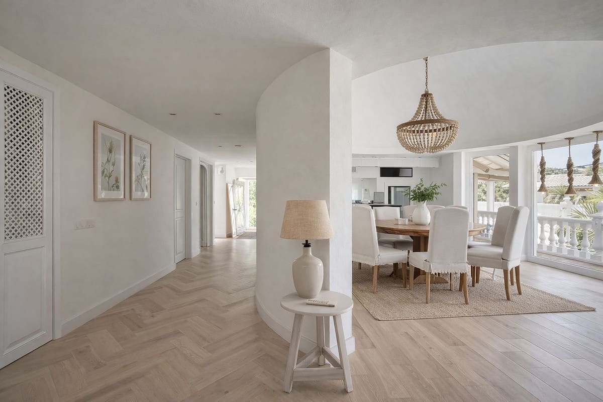 4 bedroom Villa for sale in Benahavis with pool garage - € 2,600,000 (Ref: 9679135)