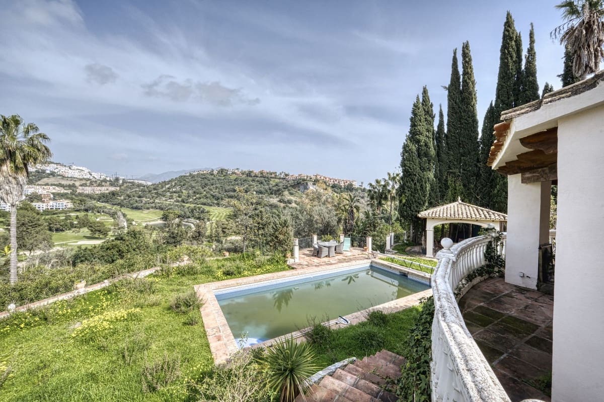 4 bedroom Villa for sale in Benahavis with pool garage - € 2,600,000 (Ref: 9679135)