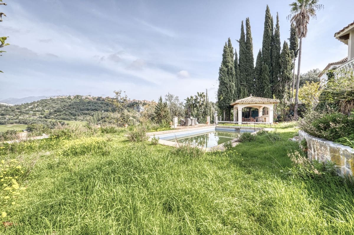 4 bedroom Villa for sale in Benahavis with pool garage - € 2,600,000 (Ref: 9679135)